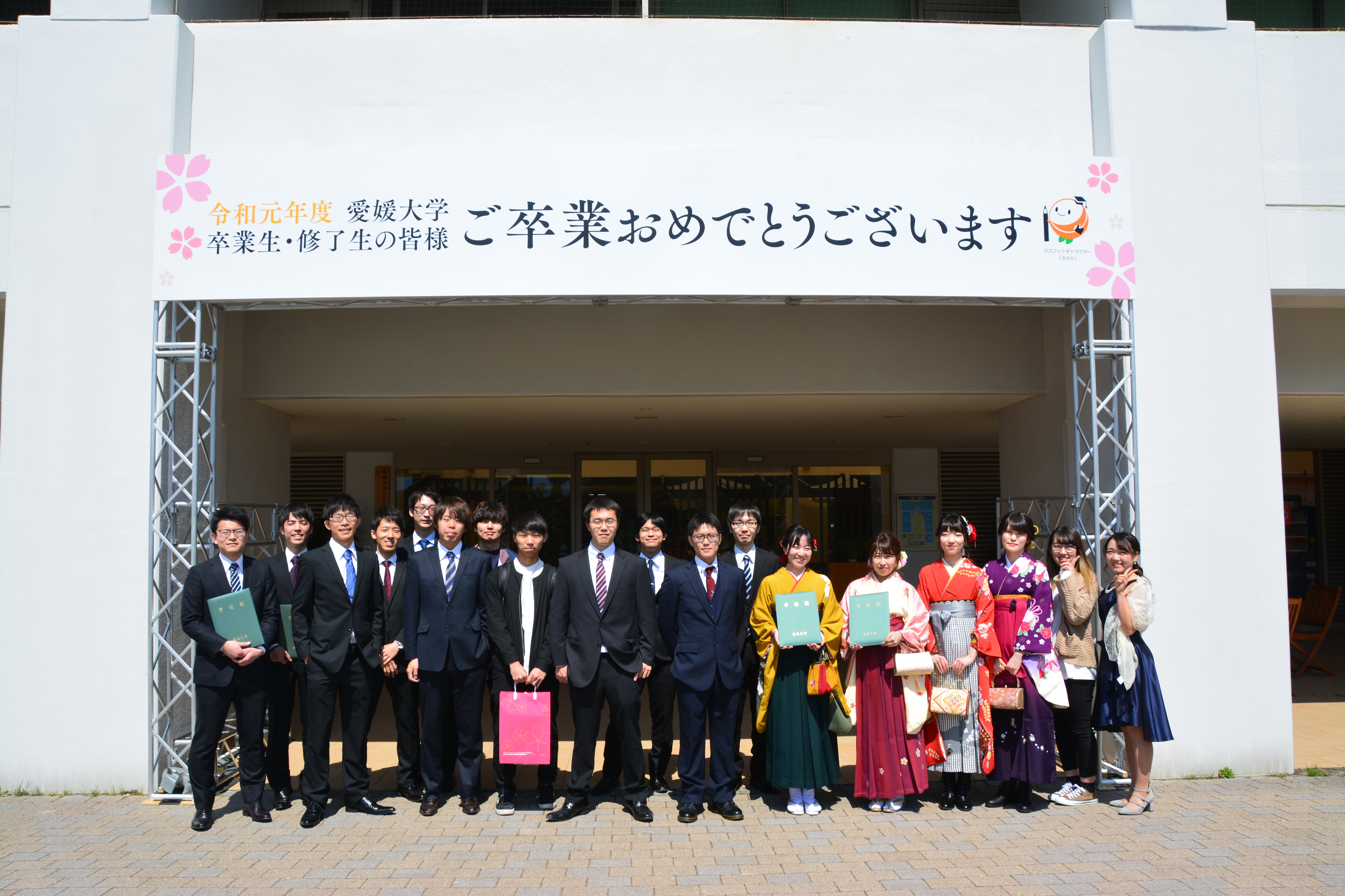 重信キャンパス 医学部本館前